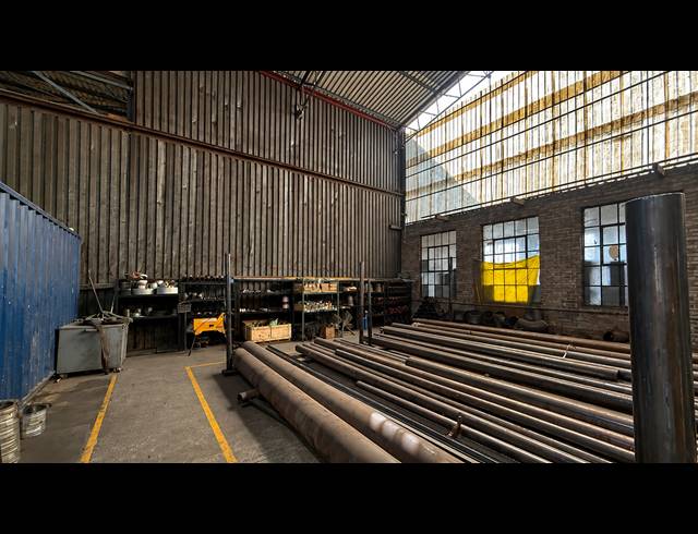 1,350M² WAREHOUSE TO LET IN TUNNEY
